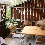 Stadt-refugium Mit Terrasse דירה וירצבורג