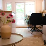 Stadt-refugium Mit Terrasse דירה וירצבורג