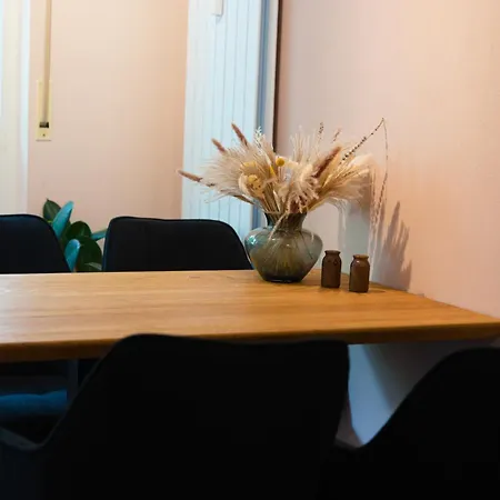 Apartament Stadt-refugium Mit Terrasse
