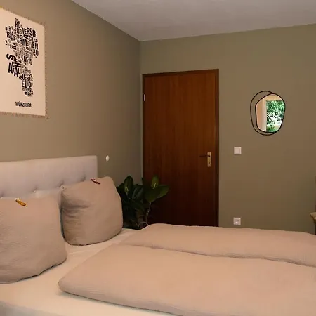 Stadt-refugium Mit Terrasse Apartamento