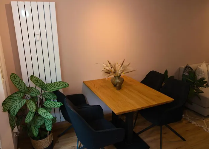 Stadt-refugium Mit Terrasse شقة